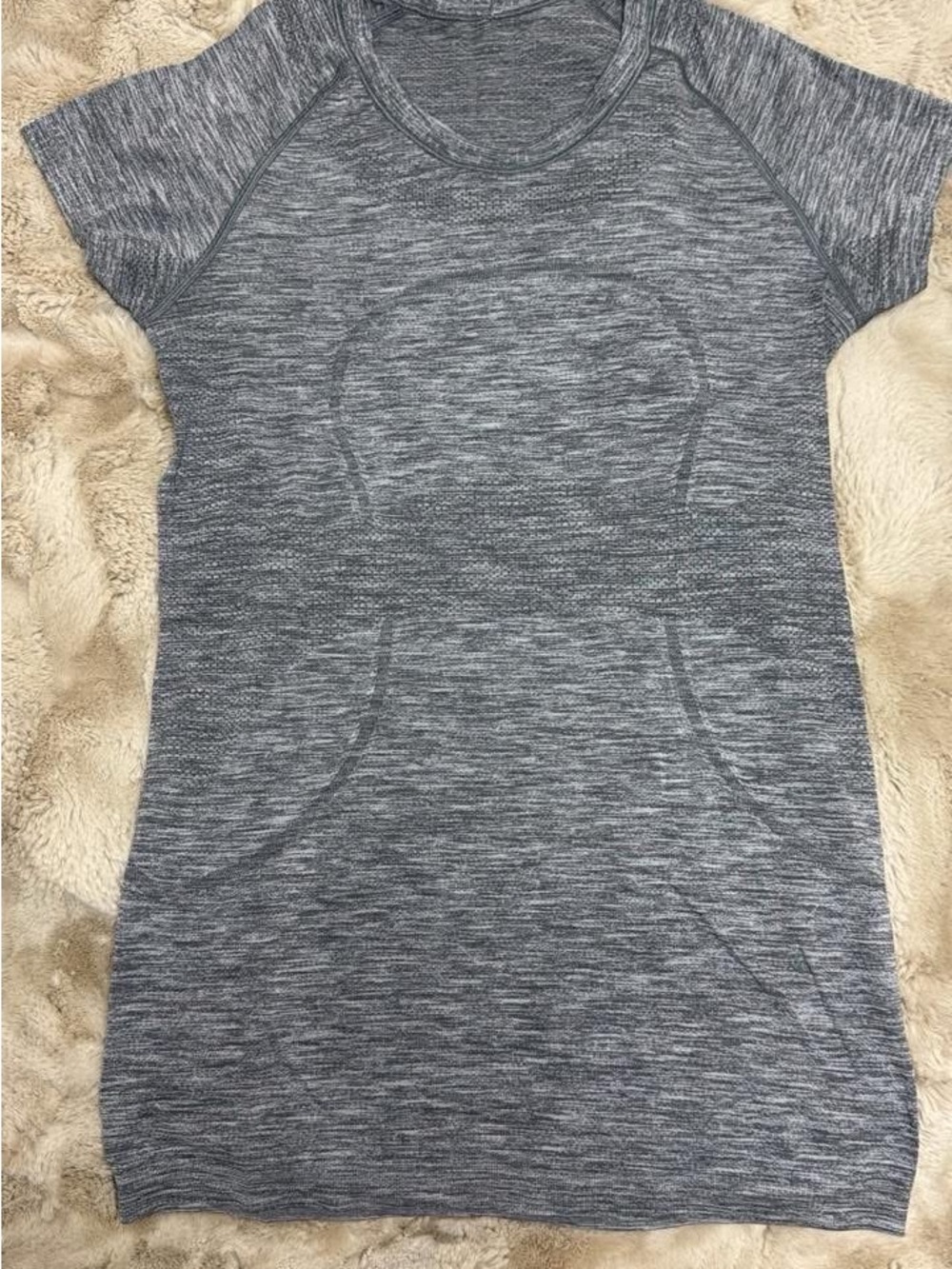 lululemon athletica Heathered Gray Short Sleeve Athletic Tee